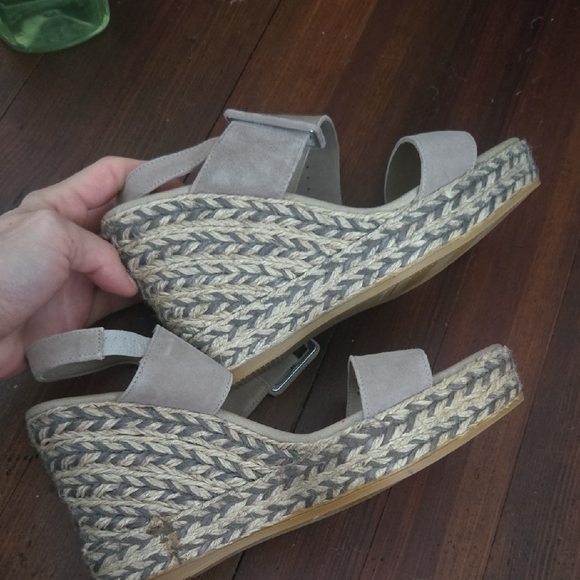 Tan Espadrilles with Classic Style - Picture 4 of 7